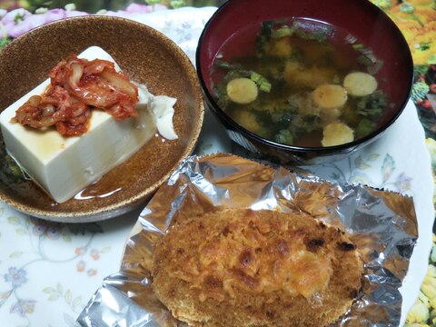 コロッケチーズ焼きとキムチ温豆腐と味噌汁☆